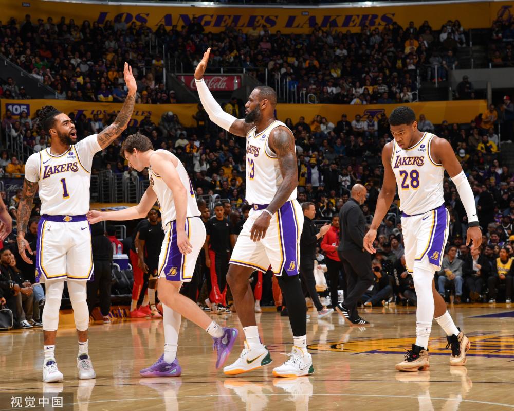 鹿队以惊人 鹿队以惊人