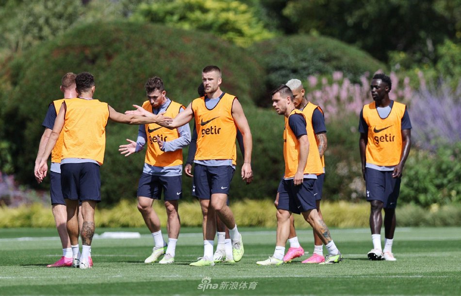 诺克运动的 诺克运动的